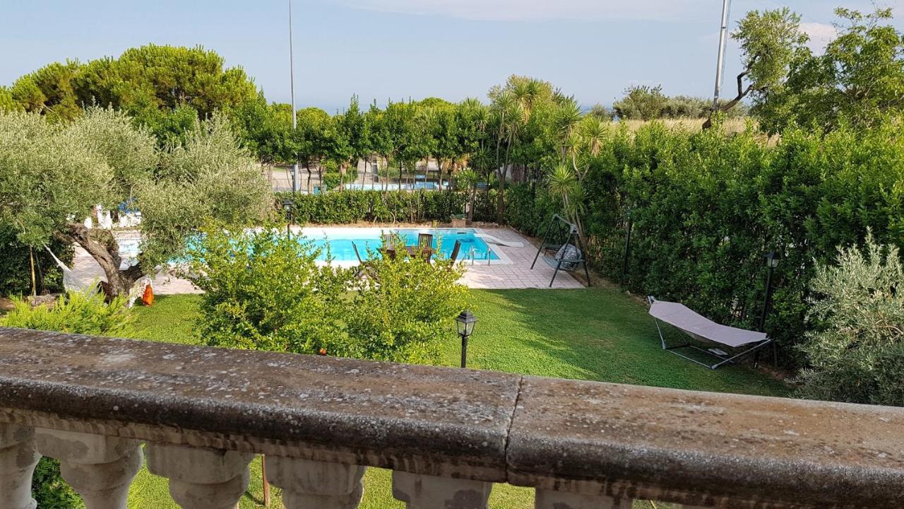 Sinilu B&B Silvi Paese Bagian luar foto