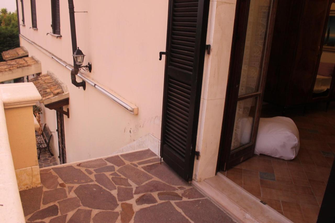 Sinilu B&B Silvi Paese Bagian luar foto