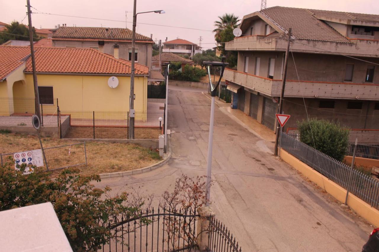 Sinilu B&B Silvi Paese Bagian luar foto