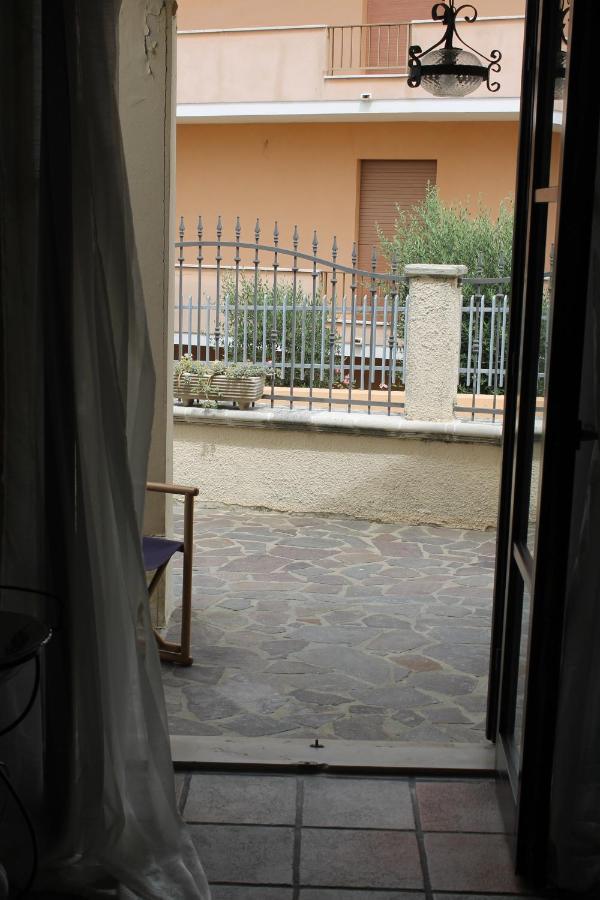 Sinilu B&B Silvi Paese Bagian luar foto