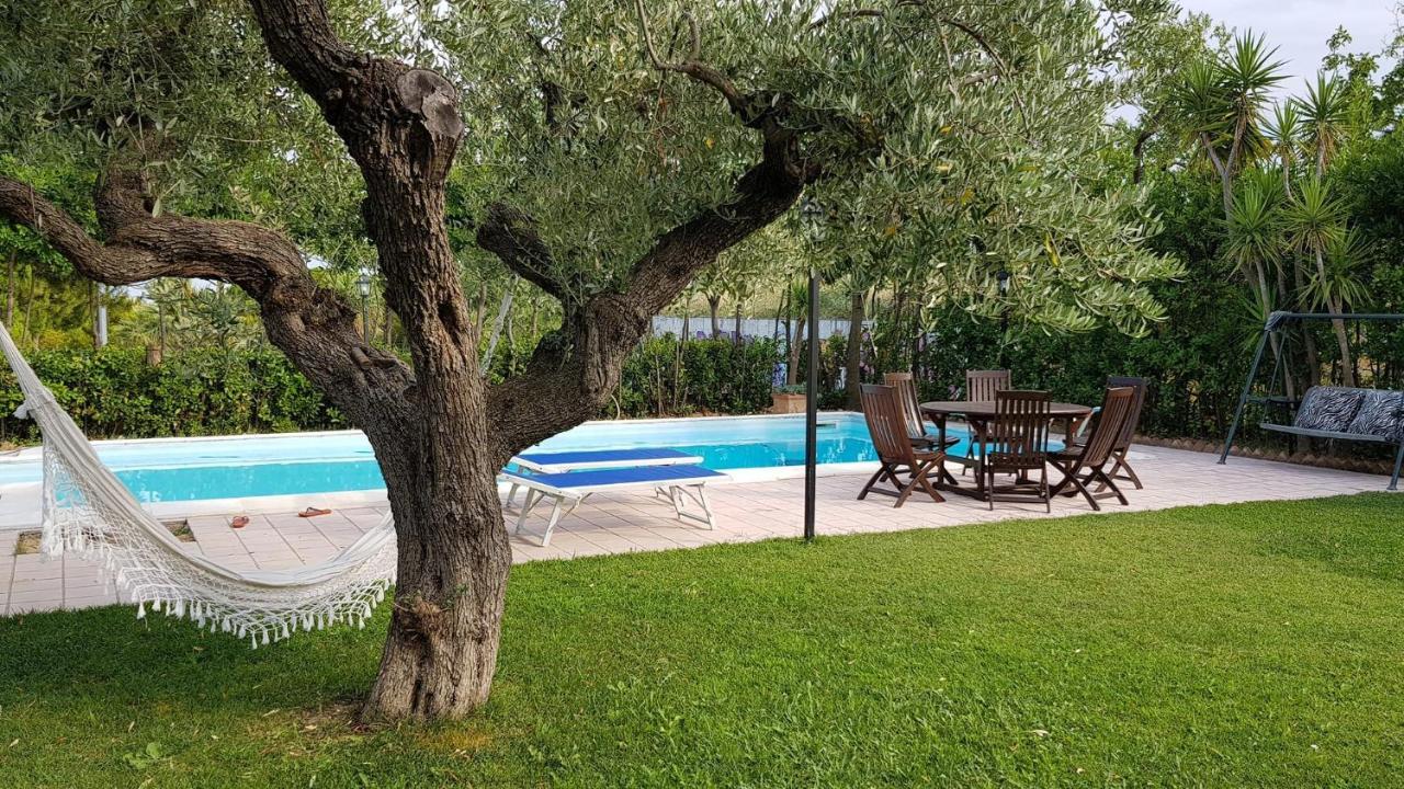 Sinilu B&B Silvi Paese Bagian luar foto