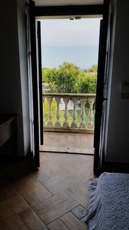 Sinilu B&B Silvi Paese Bagian luar foto